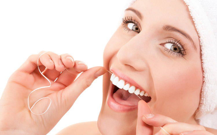 Igiene orale: spazzolini, scovolini e fili interdentali a confronto